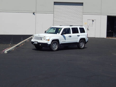 2014 Jeep Patriot for sale at Crow`s Auto Sales in San Jose CA