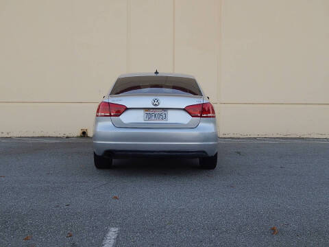 2014 Volkswagen Passat 1.8T Wolfsburg Edition PZEV