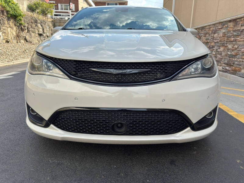 2020 Chrysler Pacifica Touring