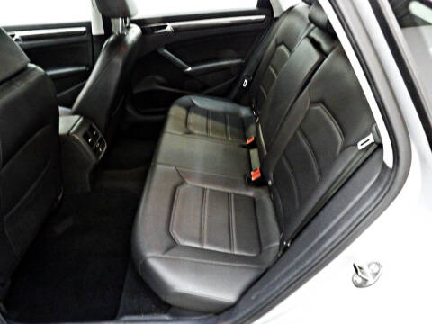 2017 Volkswagen Passat 1.8T SE