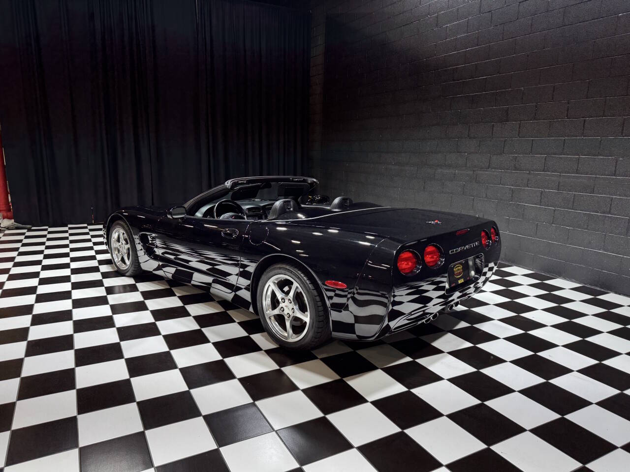 2004 Chevrolet Corvette 9