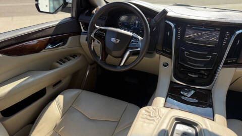 2017 Cadillac Escalade Luxury
