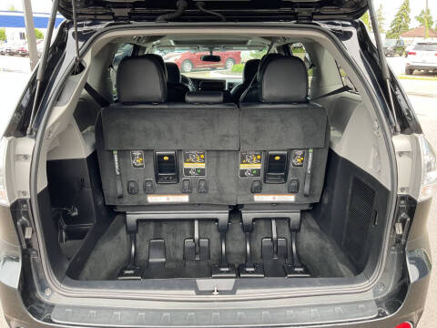 2015 Toyota Sienna SE 8-Passenger