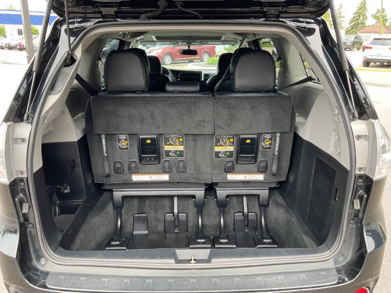 2015 Toyota Sienna SE 8-Passenger