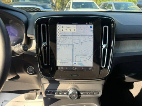 2025 Volvo XC40 B5 Plus Bright Theme