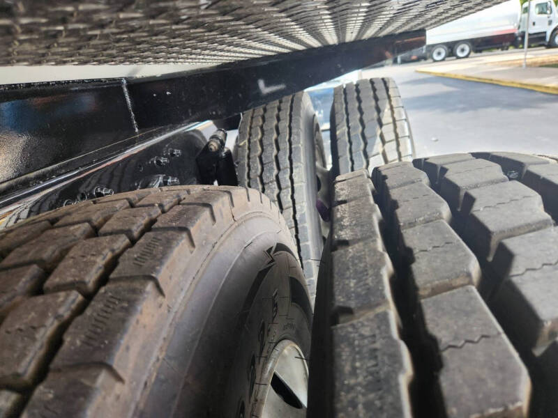 2024 Freightliner M2 106