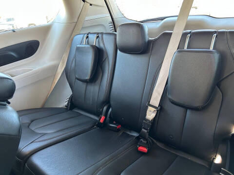 2017 Chrysler Pacifica Touring-L Plus