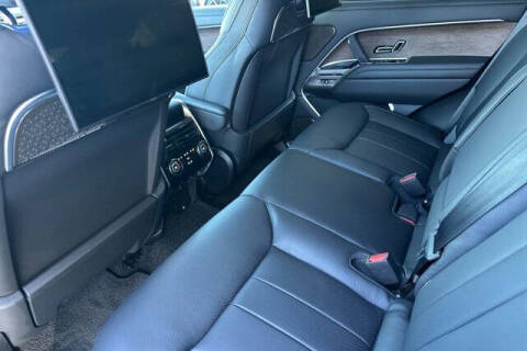 2025 Land Rover Range Rover P550e Autobiography