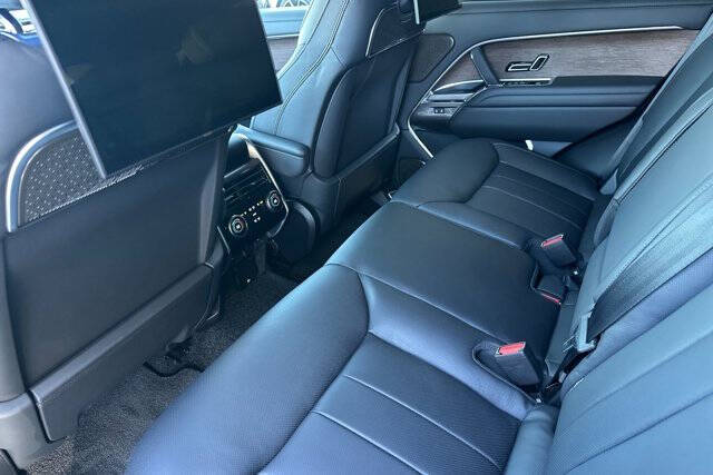 2025 Land Rover Range Rover P550e Autobiography