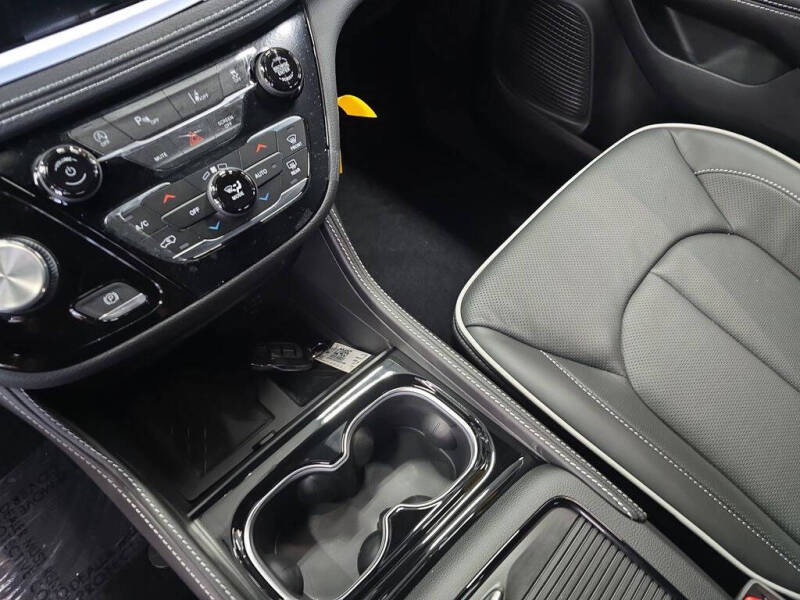 2027 Chrysler Pacifica Limited