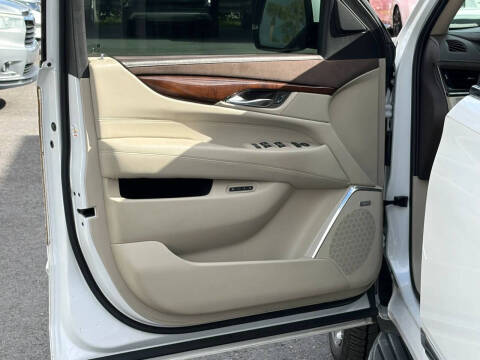 2017 Cadillac Escalade ESV Luxury