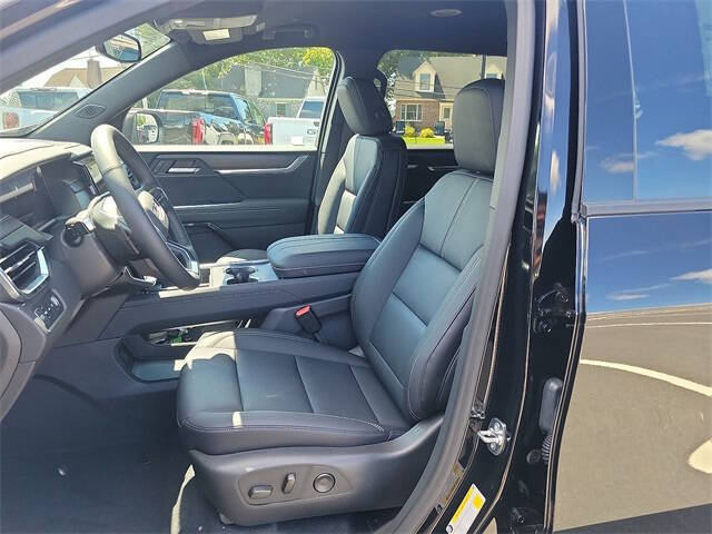 2024 GMC Acadia Elevation