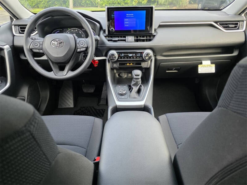 2025 Toyota RAV4 Hybrid LE