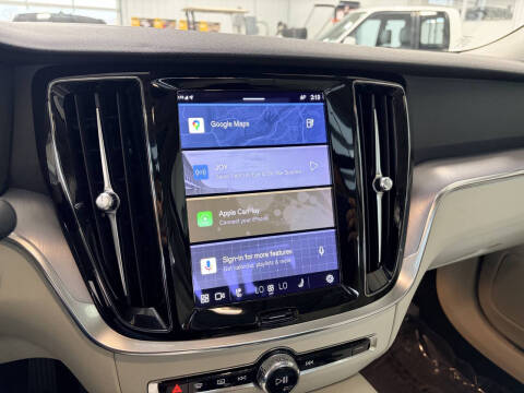 2024 Volvo S60 Recharge T8 Core Dark Theme