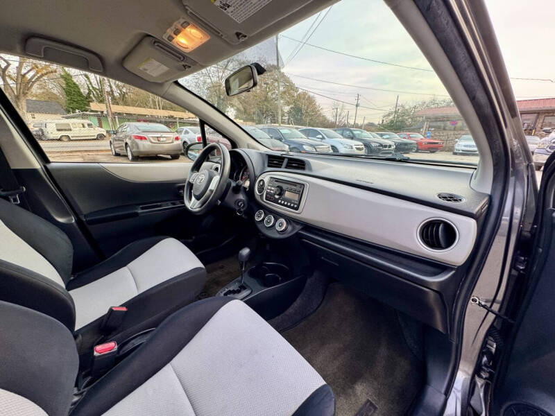 2013 Toyota Yaris 5-Door LE