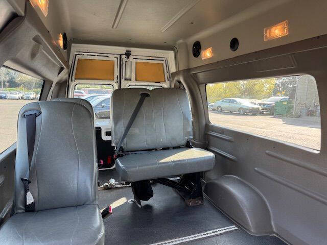 2013 Ford E-Series E-350 SD