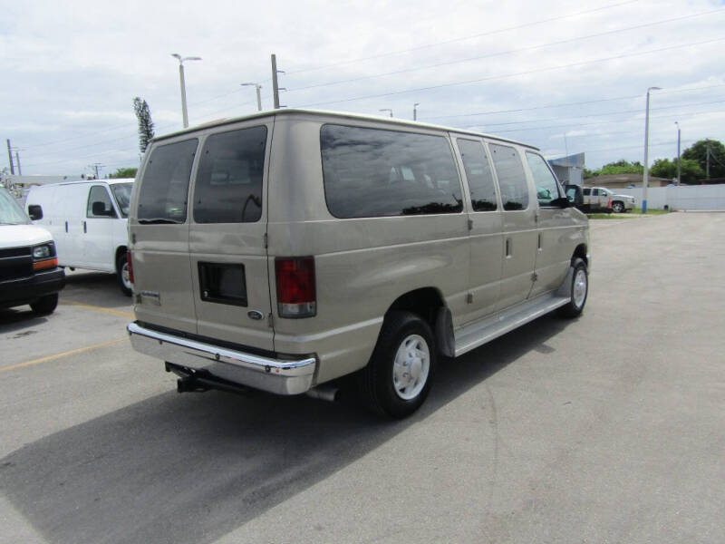 2008 Ford E-Series E-350 SD XLT