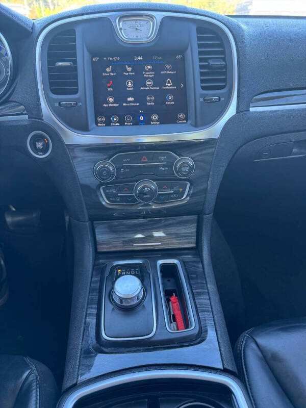 2021 Chrysler 300 Touring L