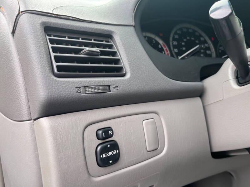 2005 Toyota Sienna CE 8 Passenger