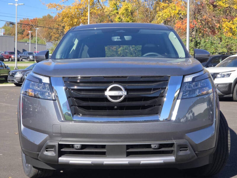 2025 Nissan Pathfinder SL