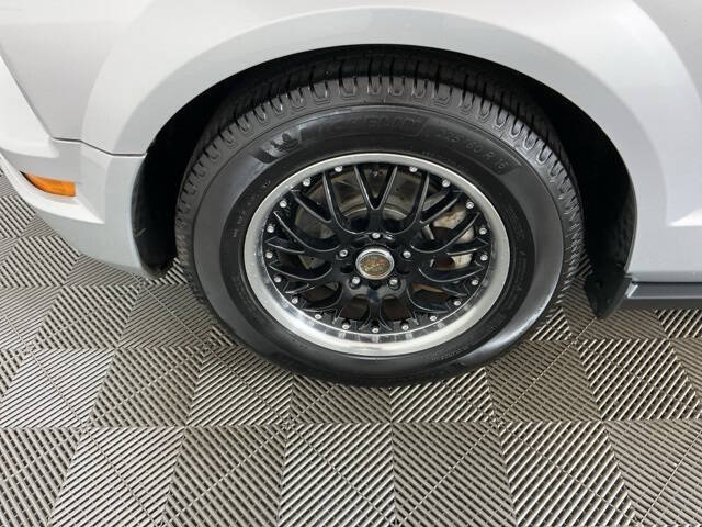 2007 Ford Mustang V6 Deluxe