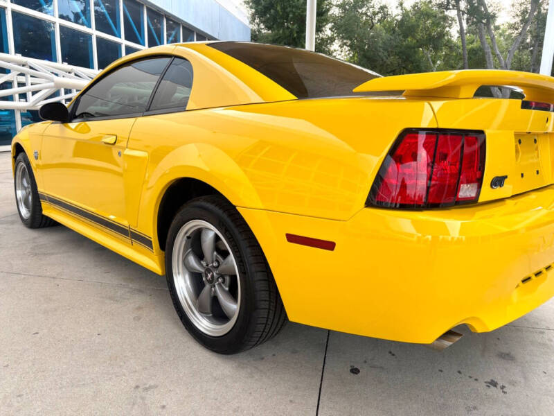 2004 Ford Mustang GT Deluxe