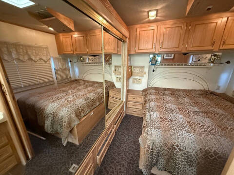 2005 Freightliner XCS Chassis