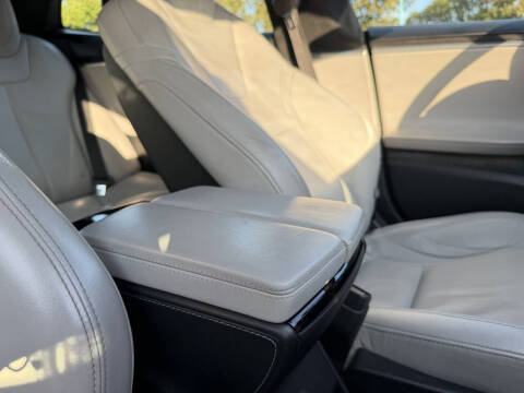 2016 Tesla Model S 70D