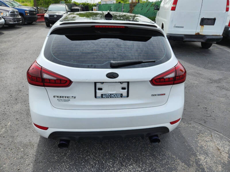 2017 Kia Forte5 SX
