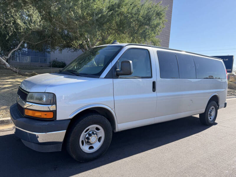 2017 Chevrolet Express Passenger LS's photo