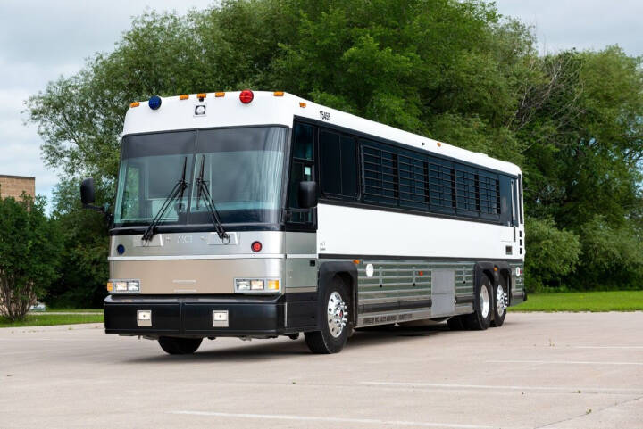 2018 Motor Coach Industries D4000 ISTV for sale at Nicole's Auto Niche in Sioux Falls, SD