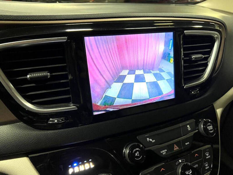 2017 Chrysler Pacifica Touring-L Plus