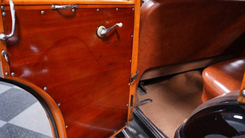 1947 Ford Super Deluxe