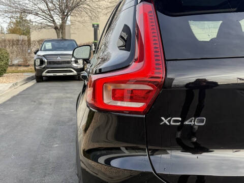 2025 Volvo XC40 B5 Plus Bright Theme