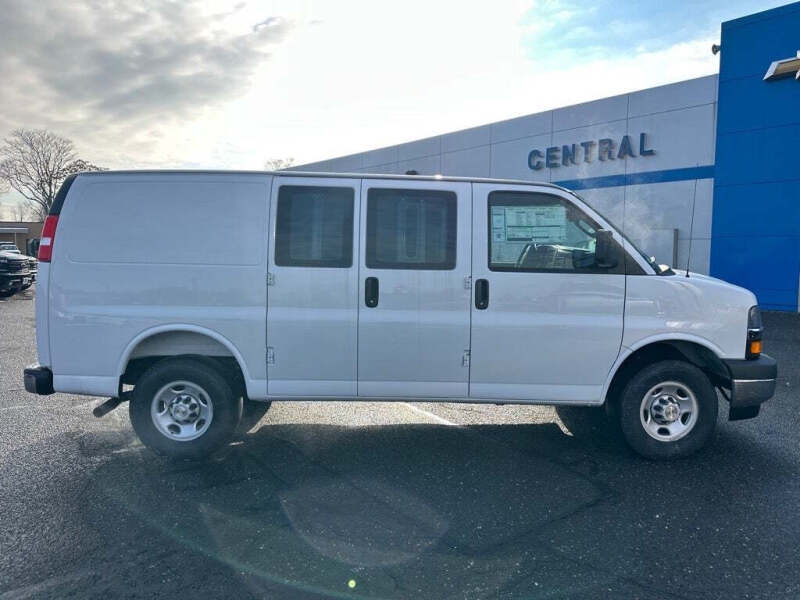 2025 Chevrolet Express 2500