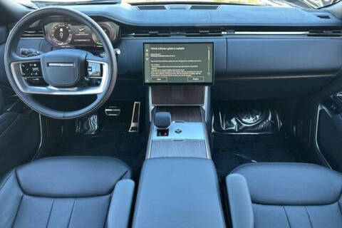 2025 Land Rover Range Rover P550e Autobiography