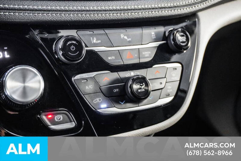 2024 Chrysler Pacifica Plug-In Hybrid Select