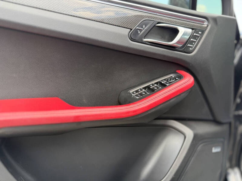 2015 Porsche Macan Turbo