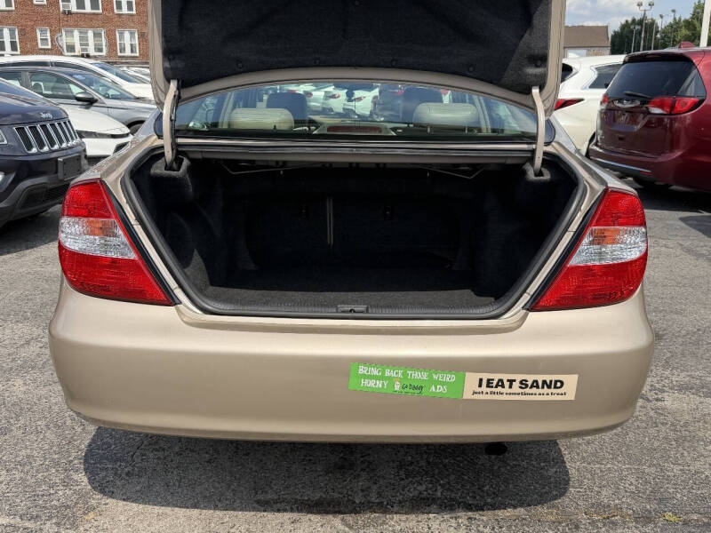 2004 Toyota Camry LE V6