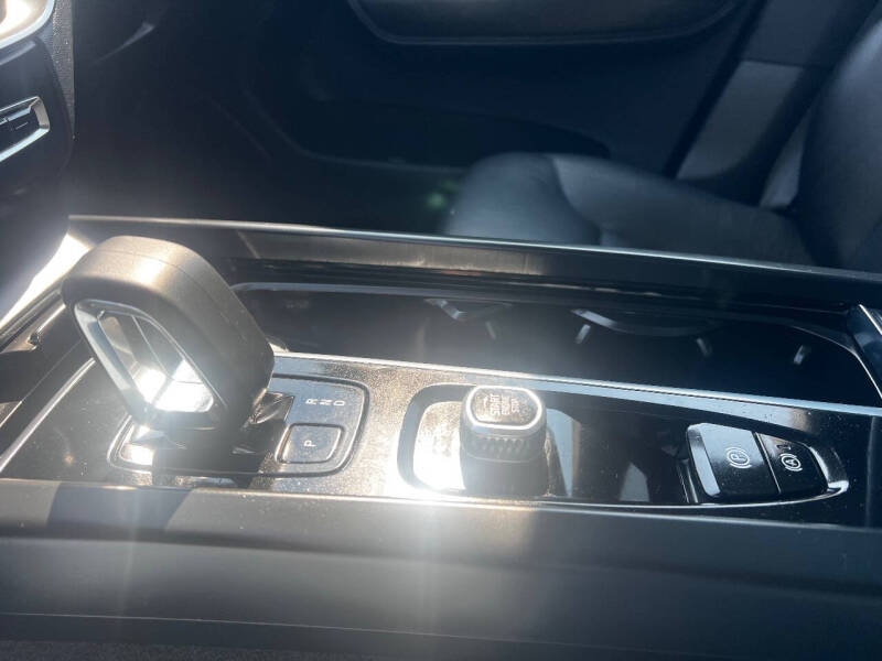 2023 Volvo XC60 B5 Core