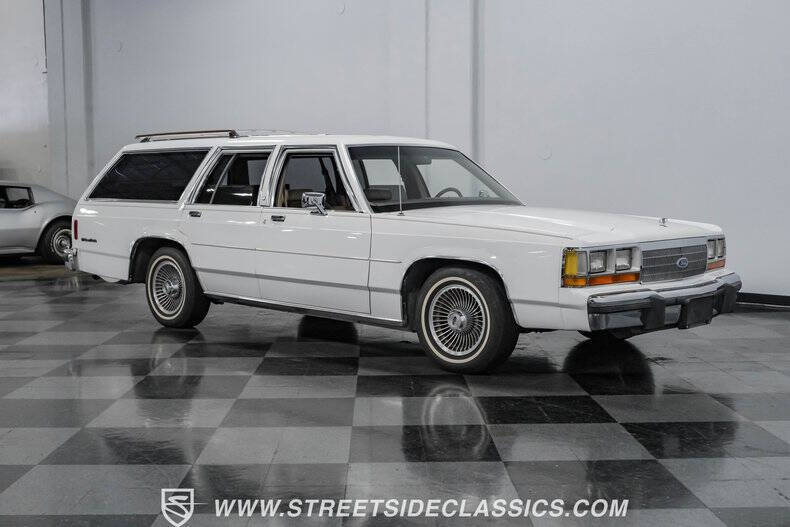1990 Ford LTD Crown Victoria