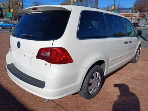 2010 Volkswagen Routan S
