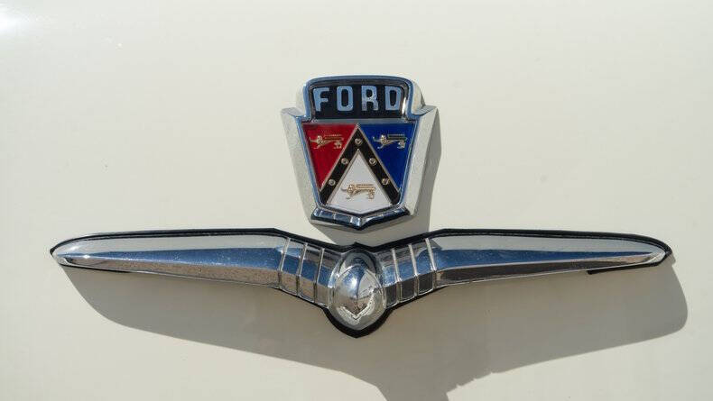 1953 Ford Crestline