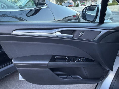 2014 Ford Fusion SE