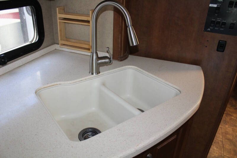 2015 Thor Motor Coach Challenger 37DT