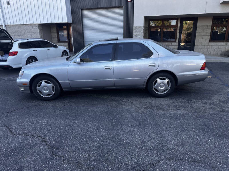 2000 Lexus LS 400