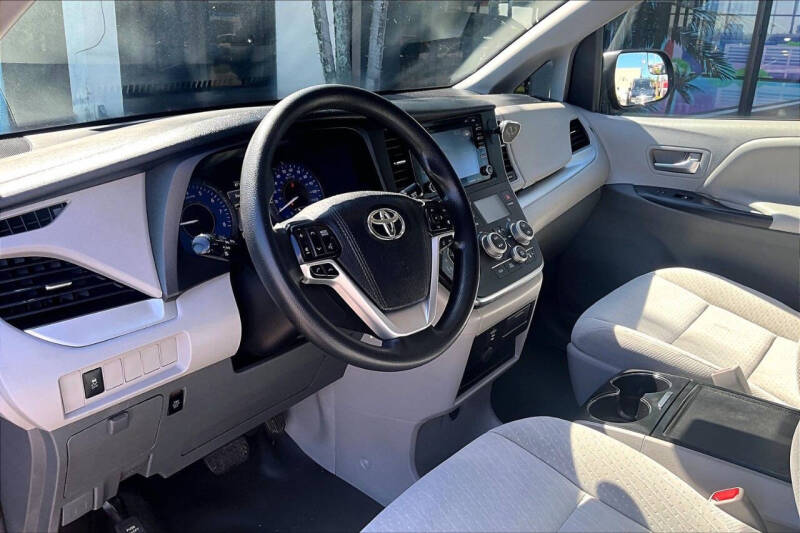 2018 Toyota Sienna LE 8-Passenger