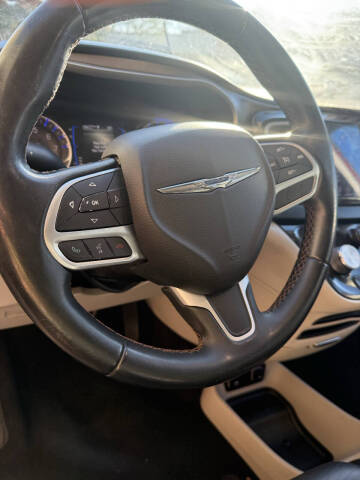 2017 Chrysler Pacifica Touring-L