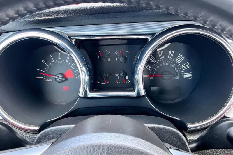 2005 Ford Mustang GT Deluxe