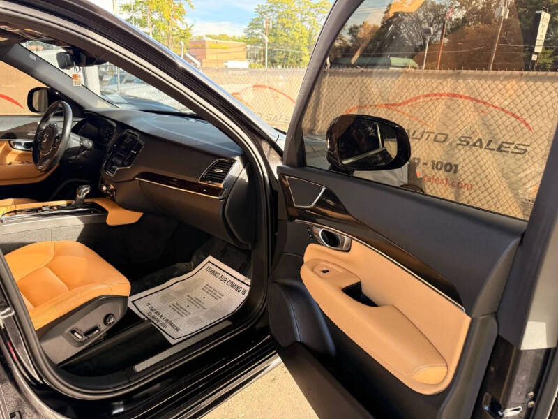 2018 Volvo XC90 T6 Momentum